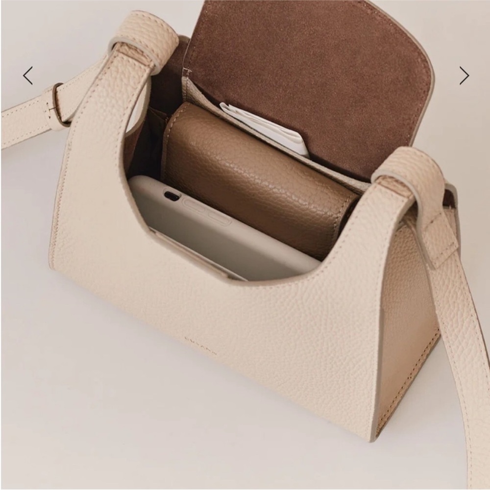 Cuyana Mini Double Loop bag in Cappucino - Picture 4 of 16